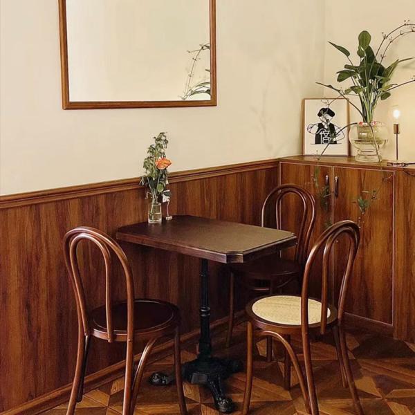 Großhandel B2B Massivholz-Esstisch Cafe Tisch und Stuhl Set Restaurant
